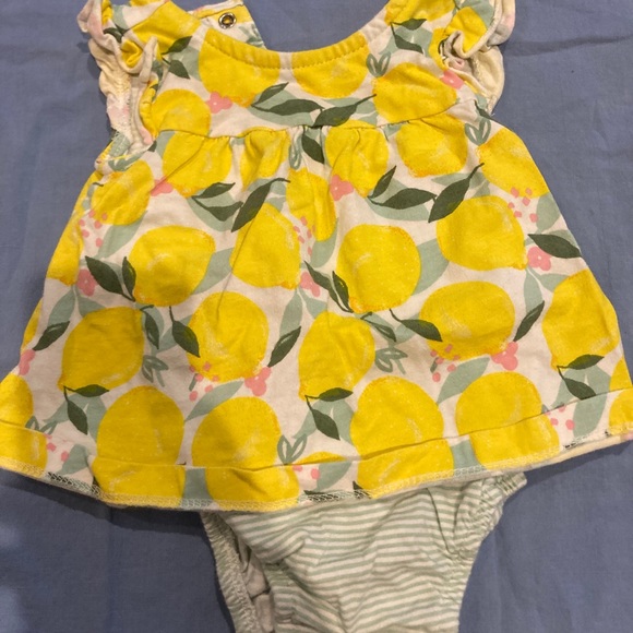 6mo 2-piece bundle from Carters - Picture 6 of 8